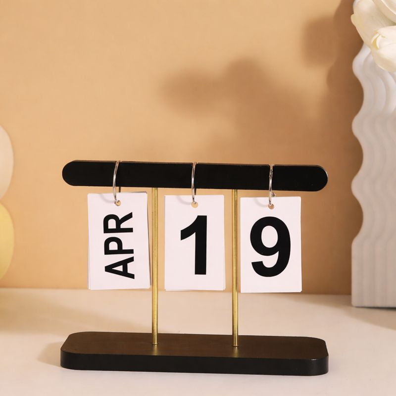 Classic Flip Desk Calendar (20 × 8 × 15.5 cm)